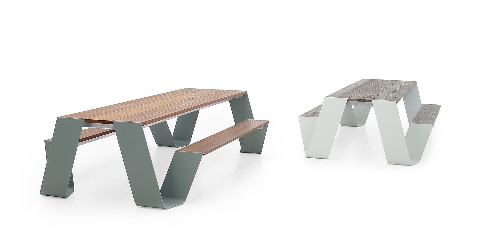 Zwei Extremis Hopper Tische, einer mit neuem Holz und einer mit altem Holz