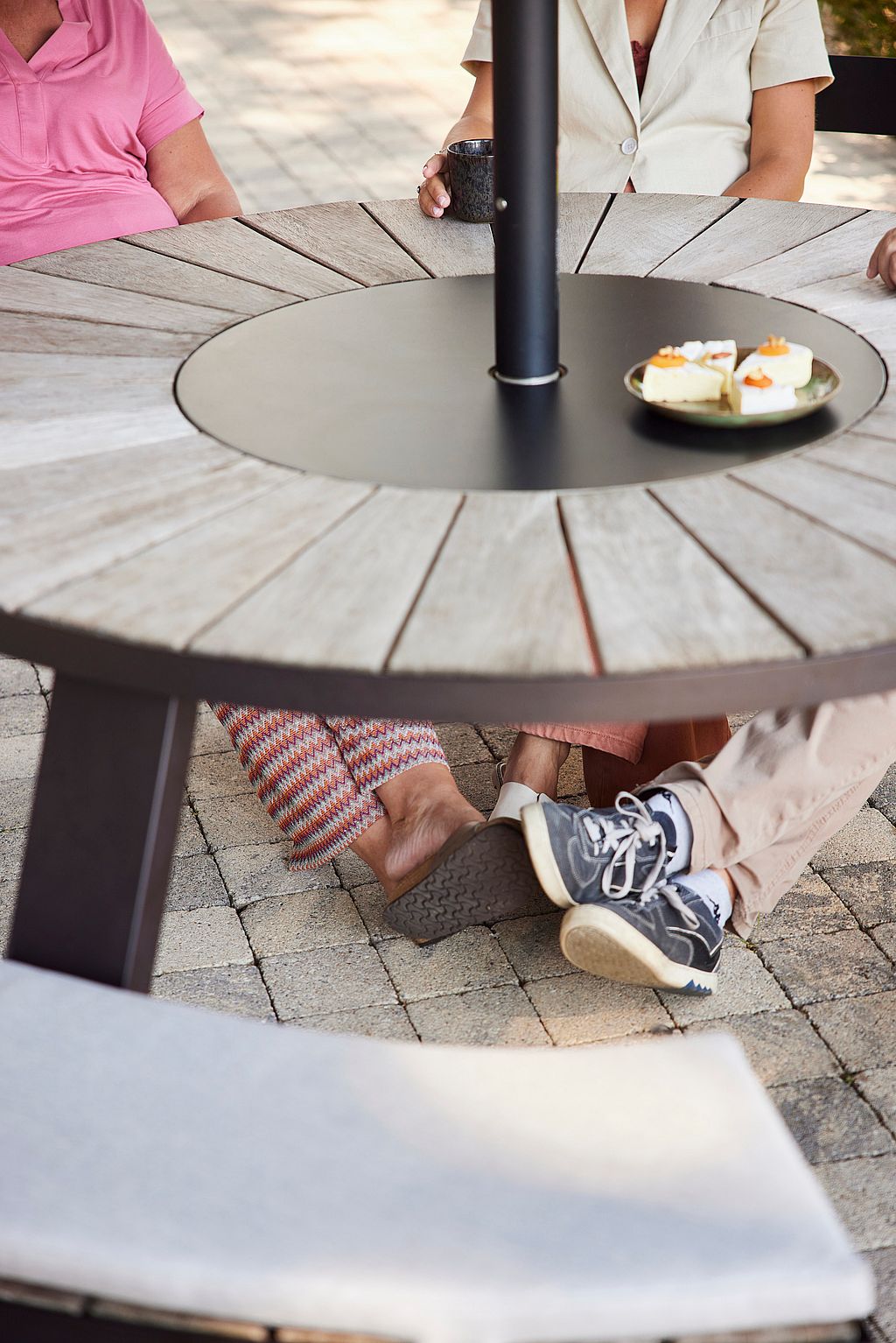 Détail de la table Pantagruel et du plateau tournant.