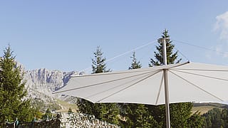 Ombre inumbra avec une belle montagne en arrière-plan.