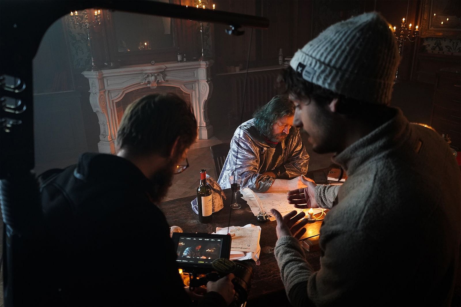 Foto hinter den Kulissen des AMAi-Startfilms mit Dirk Wynants, Extremis-Teammitgliedern und Mitarbeitern der Besetzung.