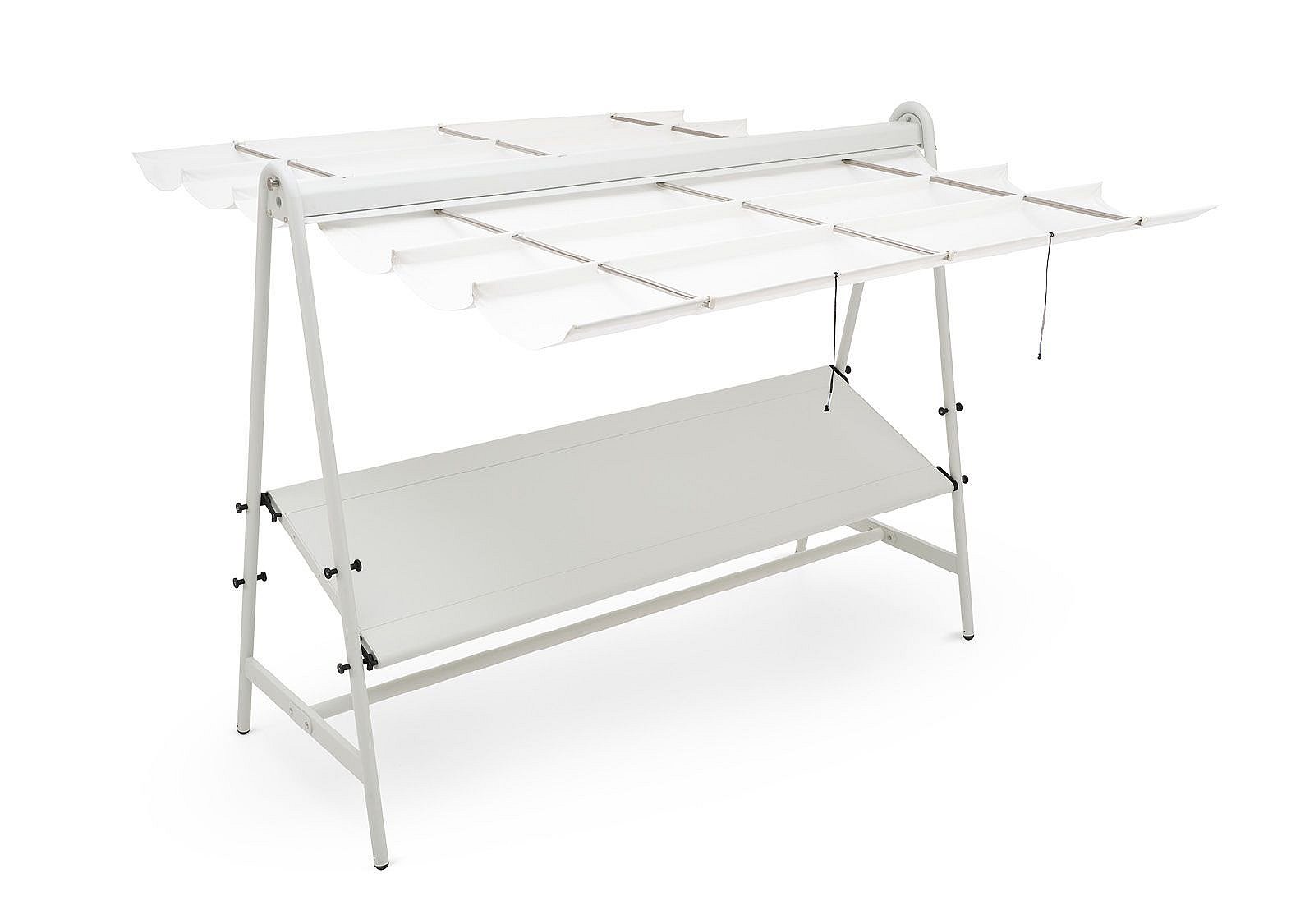 AMAi table fitted with its dedicated horizontal shade, shown as an integrated overhead structure that opens and closes with bungees.