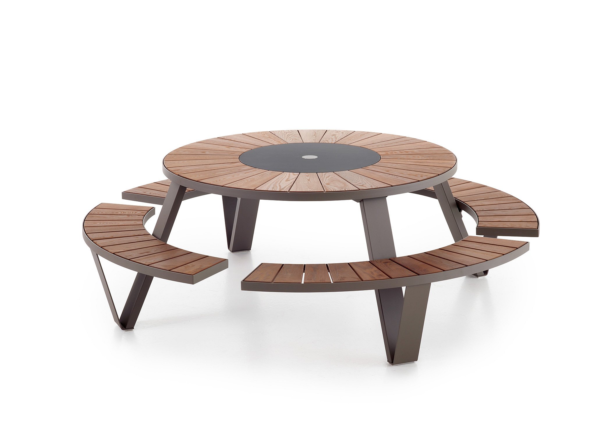 Ronde picknicktafel van Pantagruel met houten zitjes en zwart frame