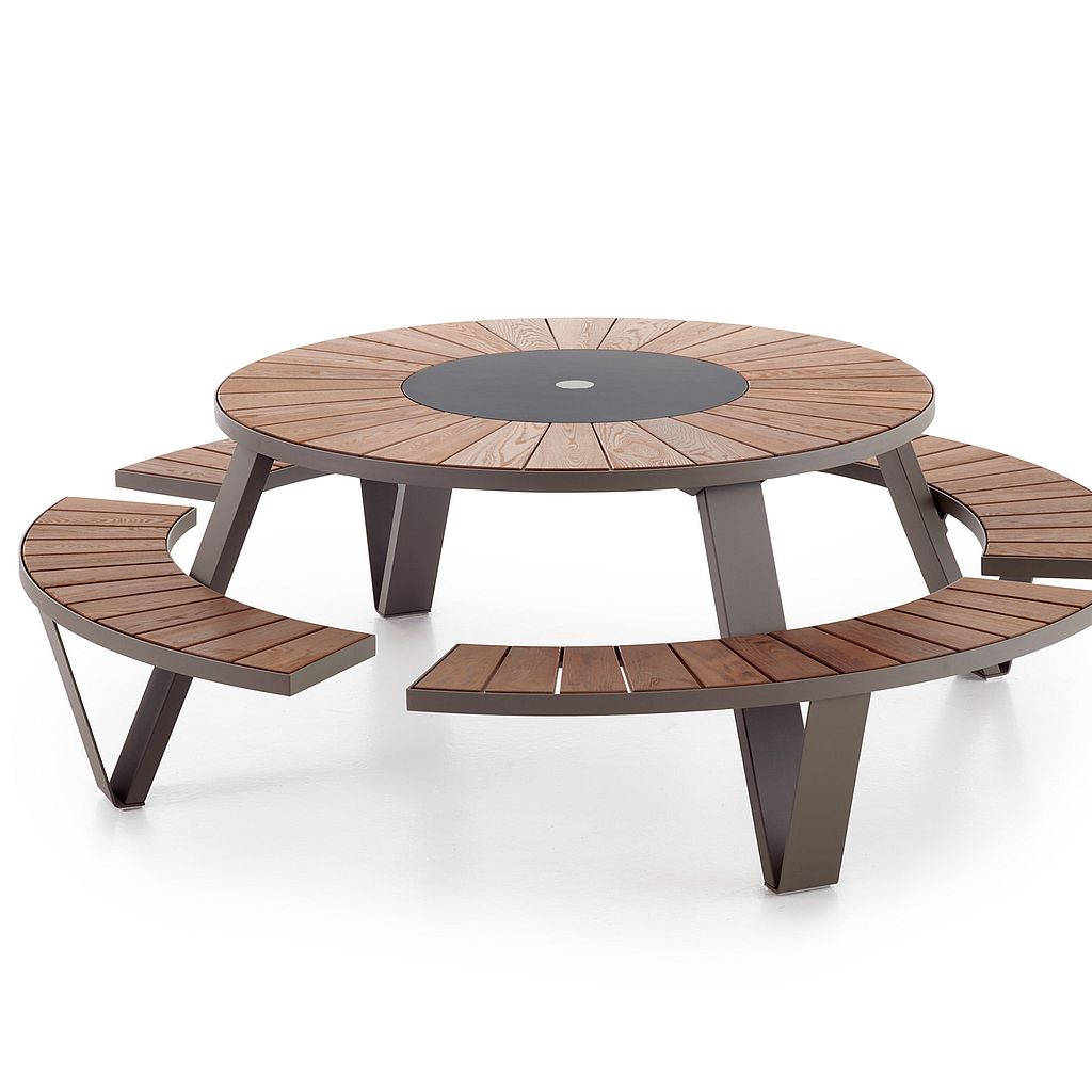 Ronde picknicktafel van Pantagruel met houten zitjes en zwart frame