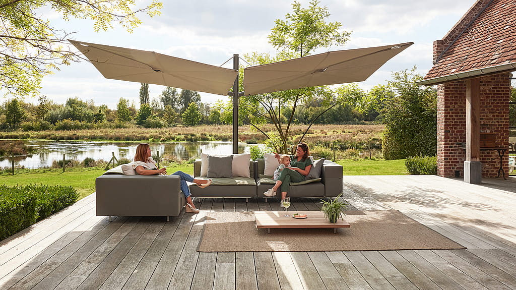 Sensu installé dans un véritable projet extérieur, qui démontre l’ombre dans une terrasse architecturale ou un jardin.