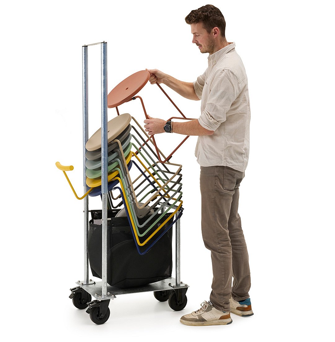 Das Tiki-Produktimage betont das klare, minimalistische Design, den faltbaren Tisch, die stapelbaren Hocker und die bequemen Sitzgelegenheiten für Zusammenkünfte im Cocktailstil.