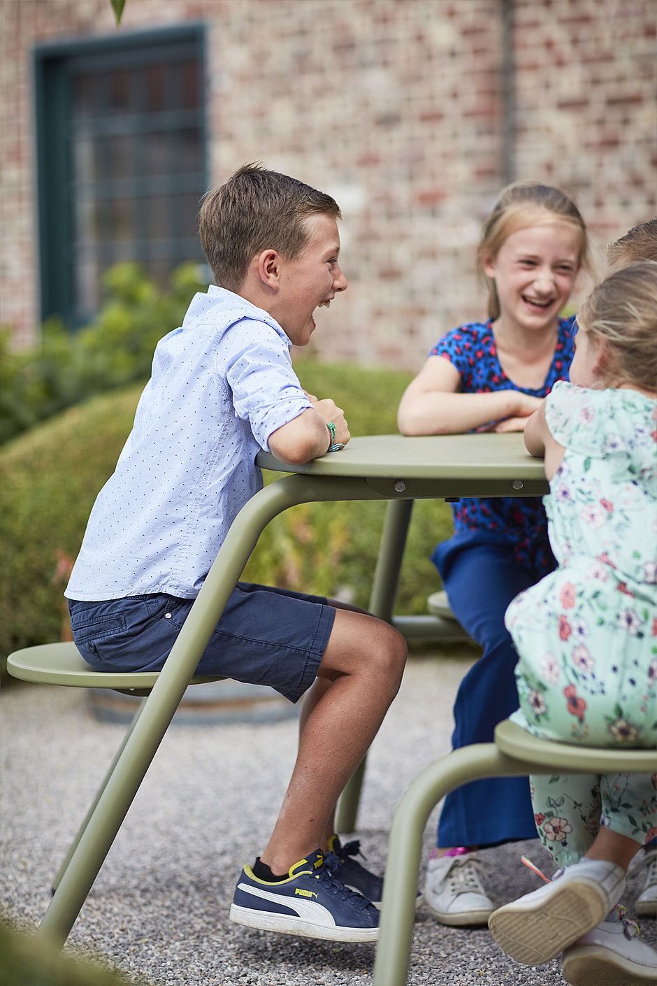 Reed green Virus picnic table with integrated round seats
