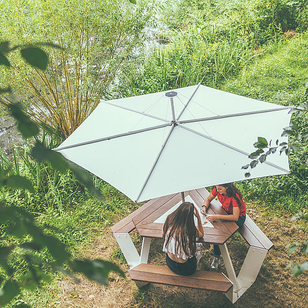 Illustration ou image produit montrant la disposition hexagonale compacte des parasols Inumbrina, disposés côte à côte sans espace.