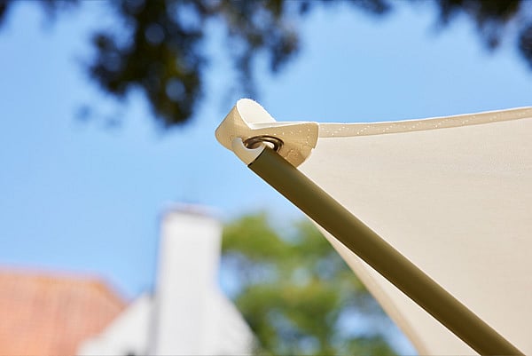 Detail image of the Extremis Acacia shade on its pole