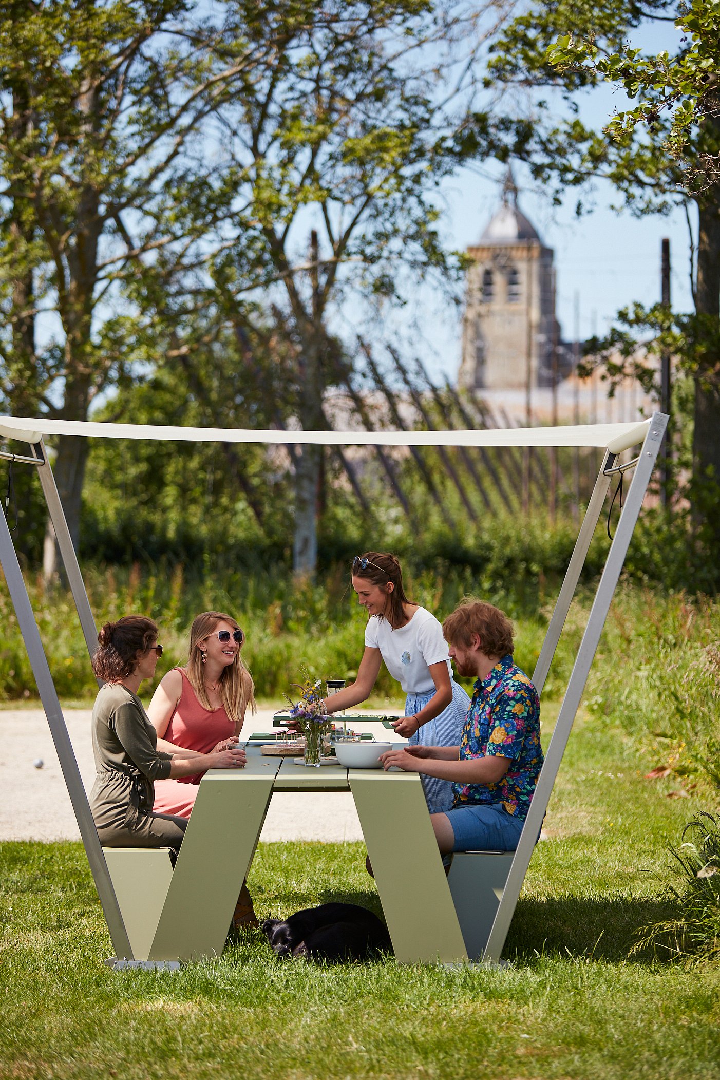 Hopper picnic table with its matching shade above, creating an intimate cocoon-like cover that follows the table’s angular lines.