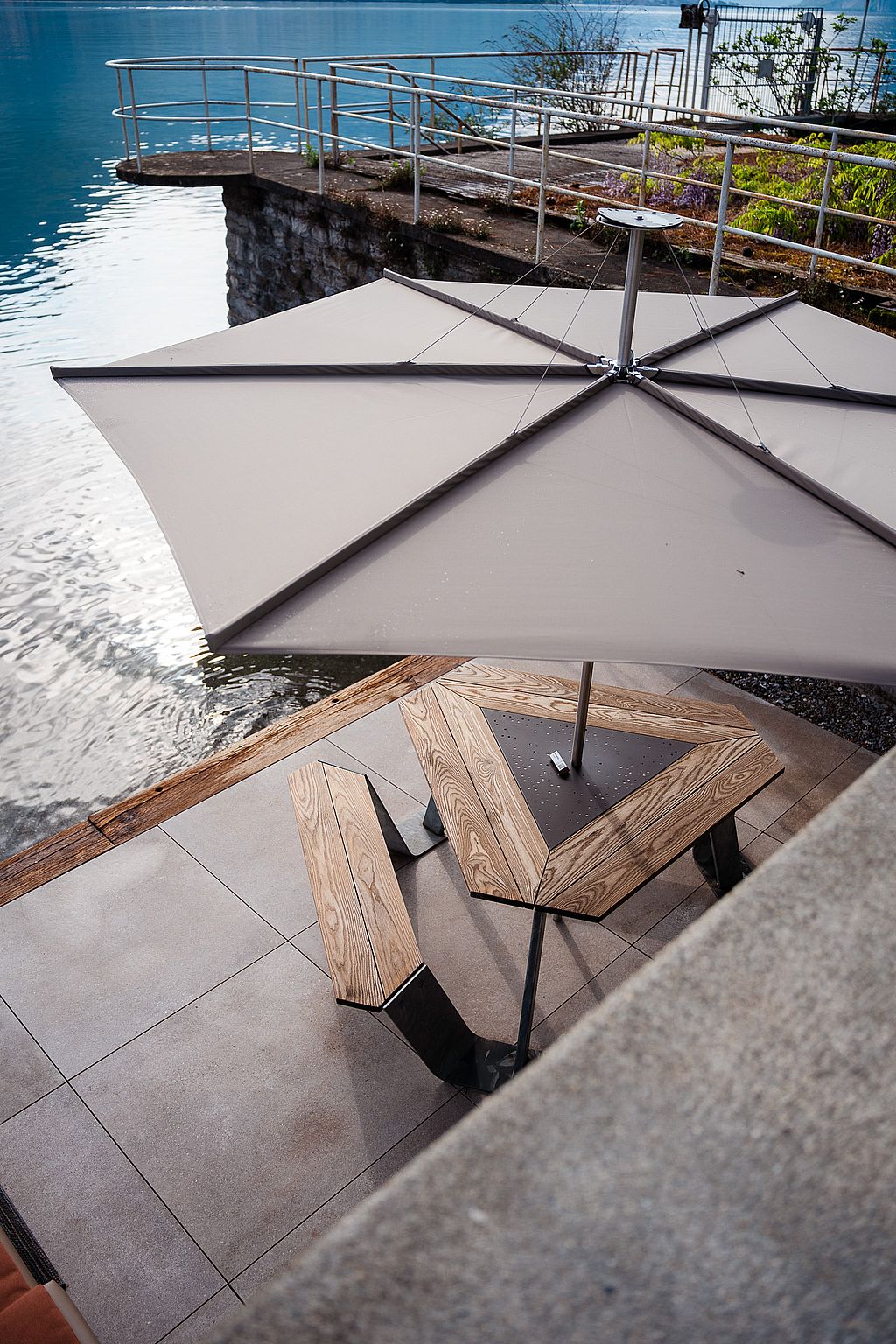 Taupe Extremis Inumbrina shade seen from above over the Anker picnic table